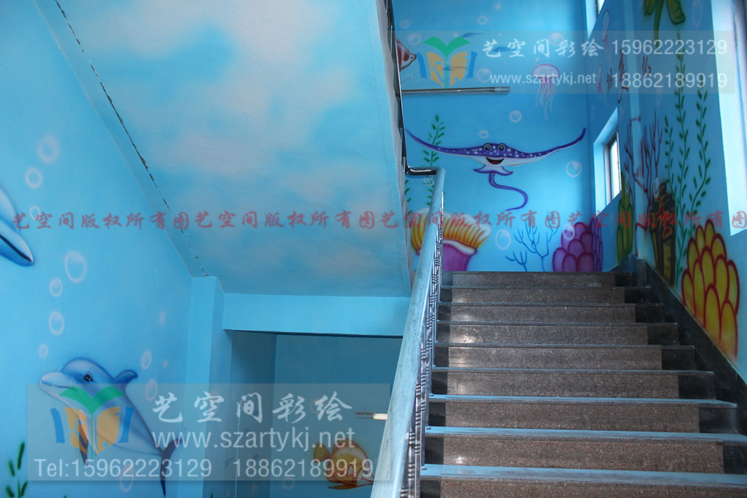 手绘画绘就楼道风景